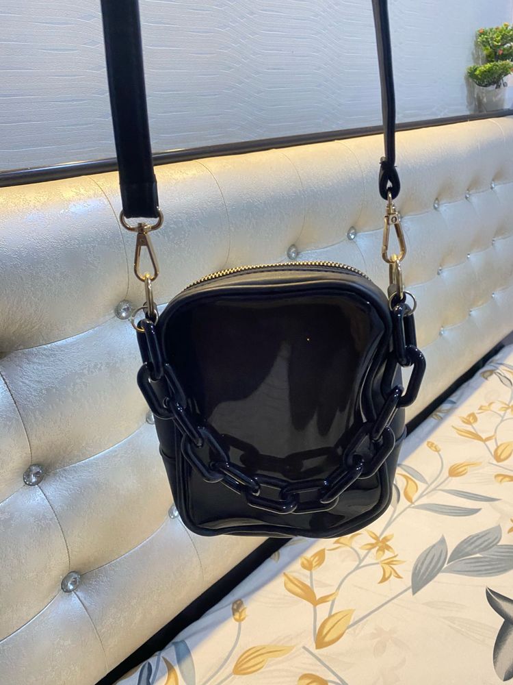 Chic Black Crossbody Bag with Chain