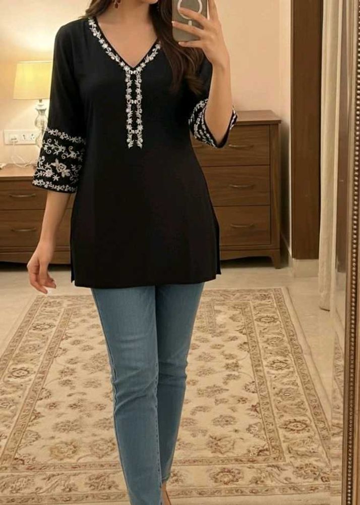Embroidered Black Tunic Top🌺💗