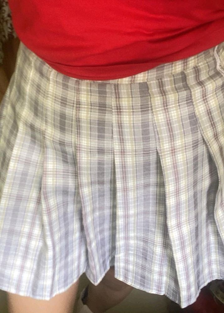 This Skirt Is Very Fashionable It's From Glamour