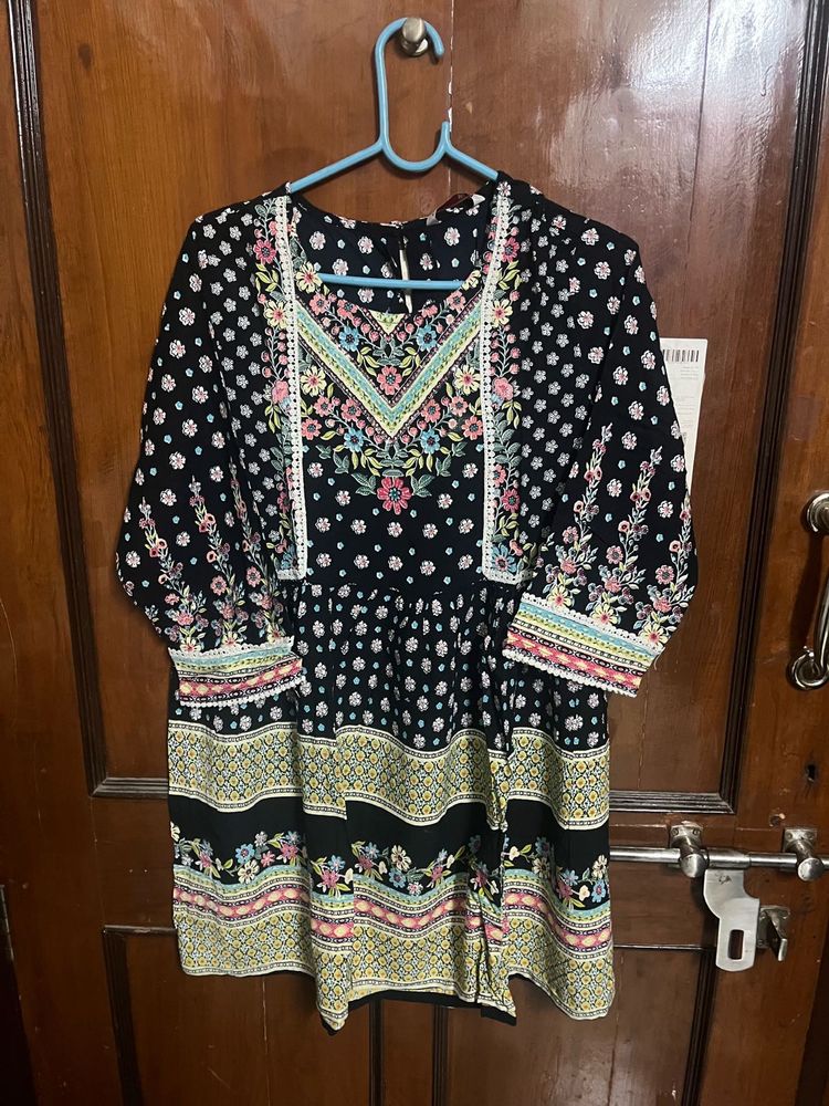 Floral Printed lace inserts peplum Tunic