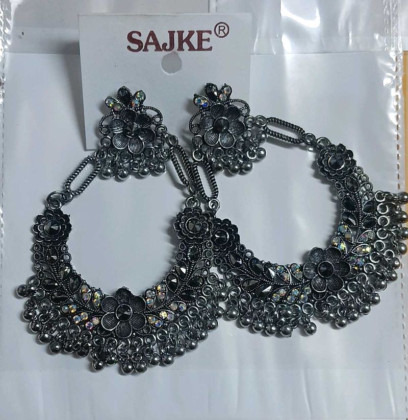 Black chandbali earrings