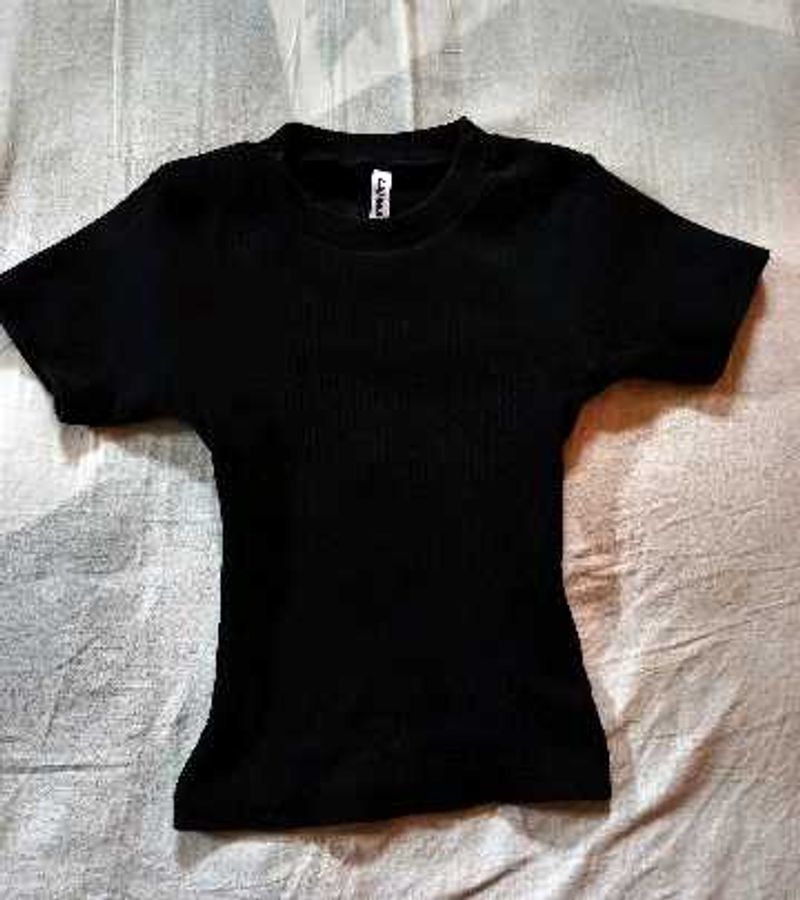 black tight fitted top⋆˚꩜｡