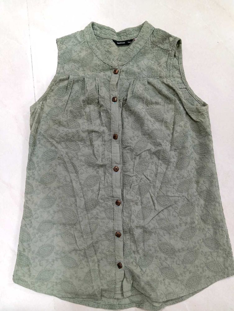 Chic Sleeveless Button-Up Top