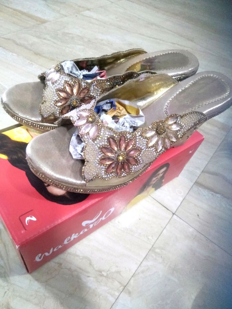 New Heel 👠👠👠👠👠👠 Sandals Once A Used So Grab