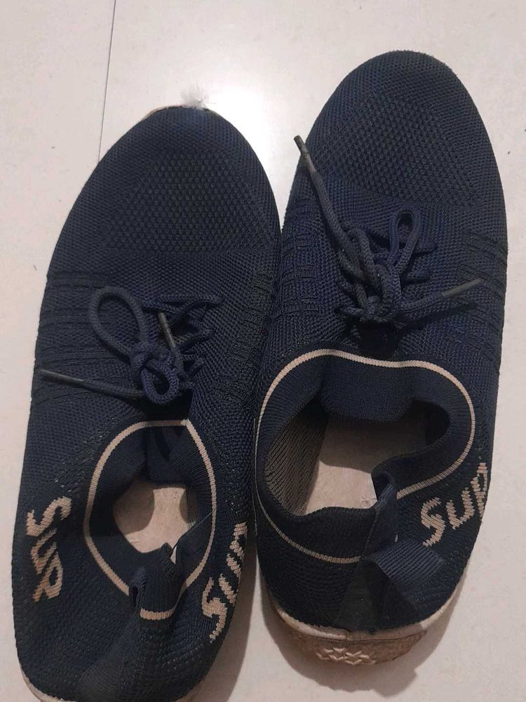 like New  Blue Casual Sneakers
