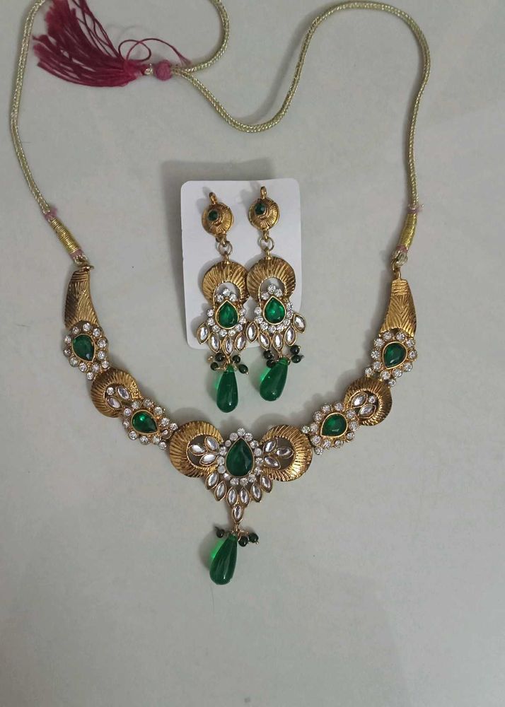 Beautiful green stone necklace and earrings