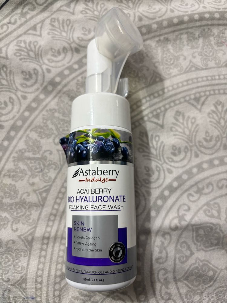 Asta Berry indulge Foaming face wash