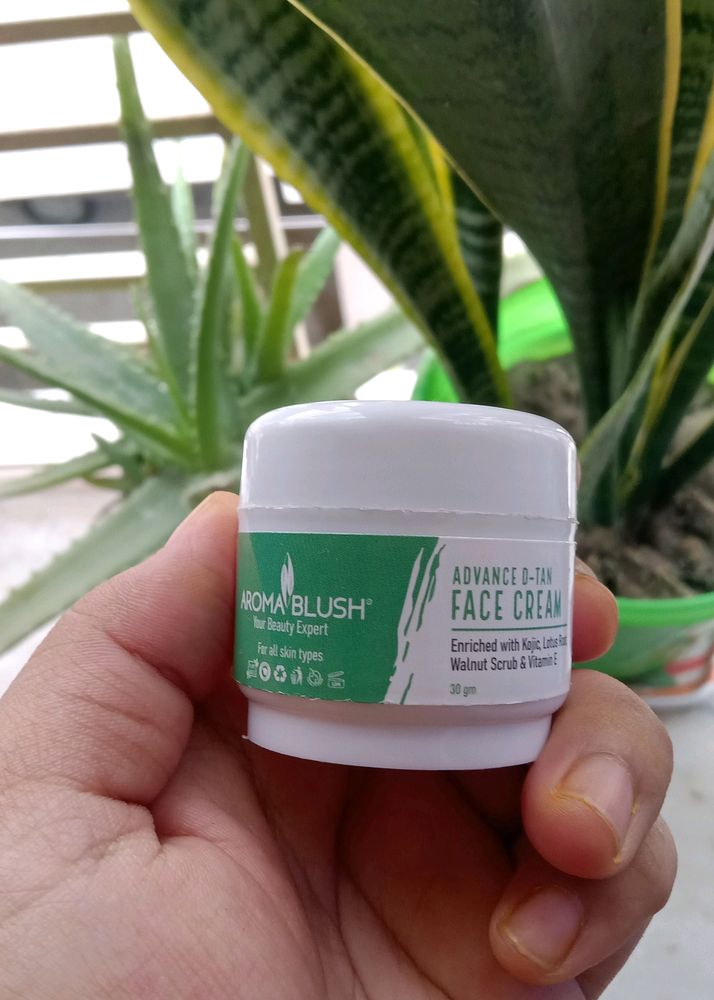 Aroma Blush Advance Detan Face Cream
