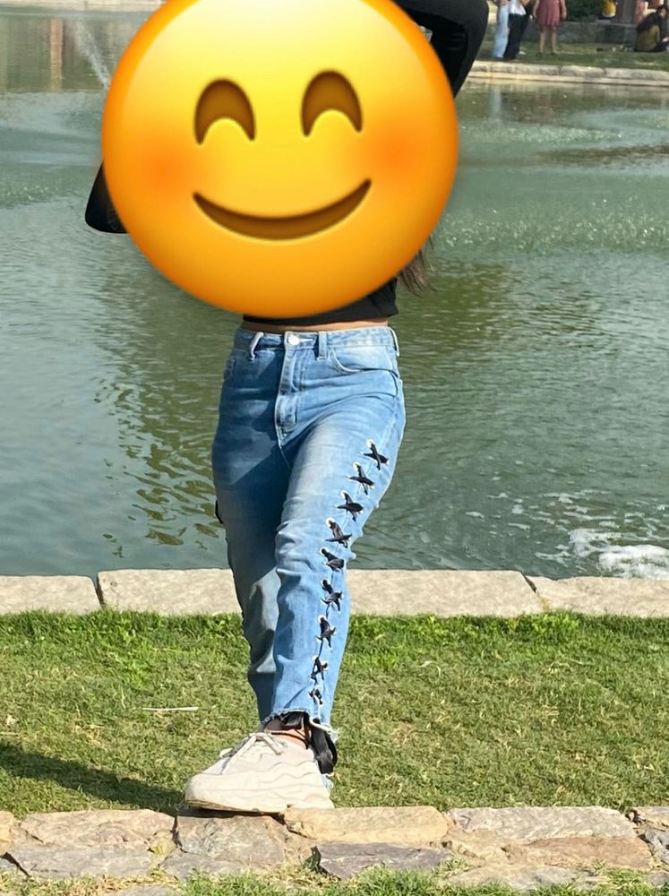Stylish Light Wash Jeans with Embellishments