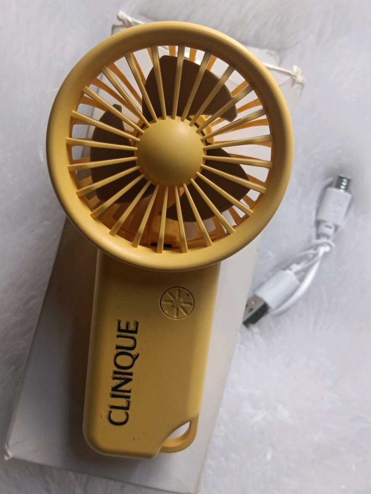 Clinique Yellow Mini USB Fan 💕♥️