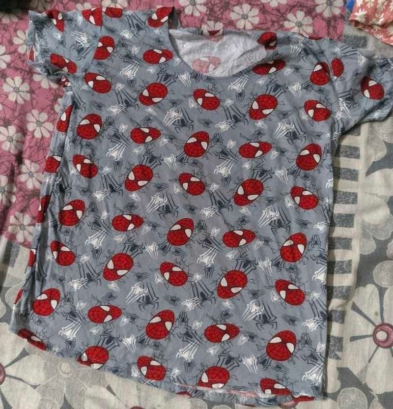 Designer Graphic Tee 🕸️🫶🏻