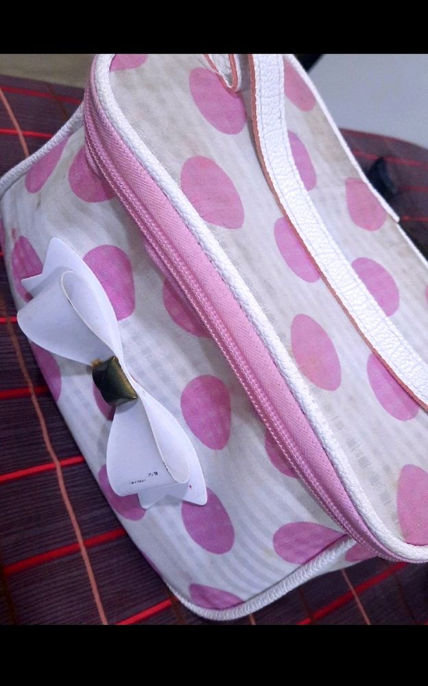 Makeup pouch or kit