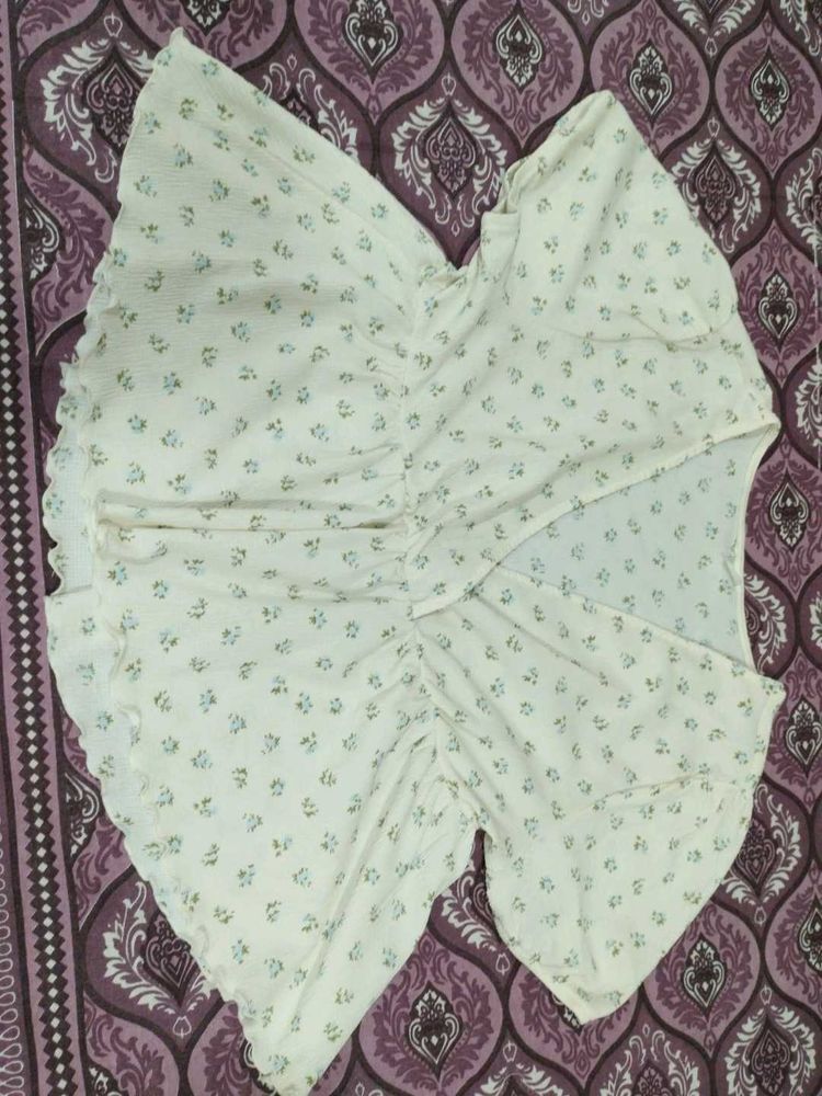 H&amp;M Chic Floral Print Top