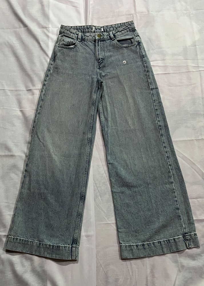 Wide Leg Light Wash Jeans size 28