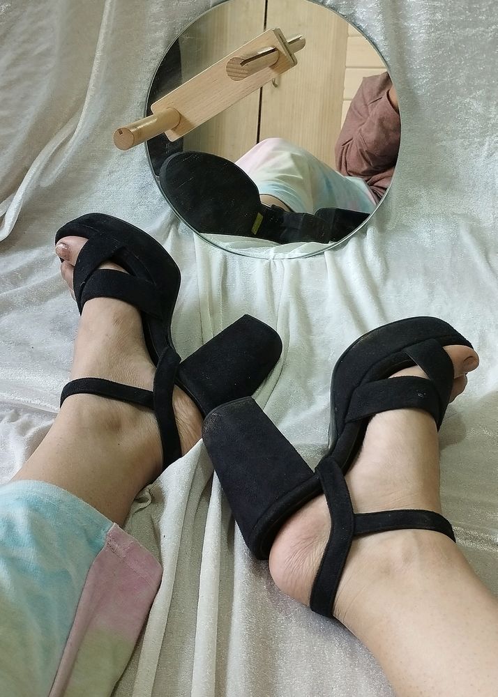 Black Block Strap Heels👠💕