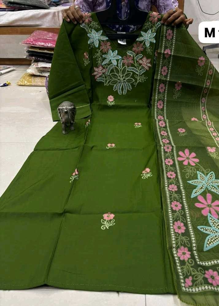 Elegant Green Embroidered Kurta Set
