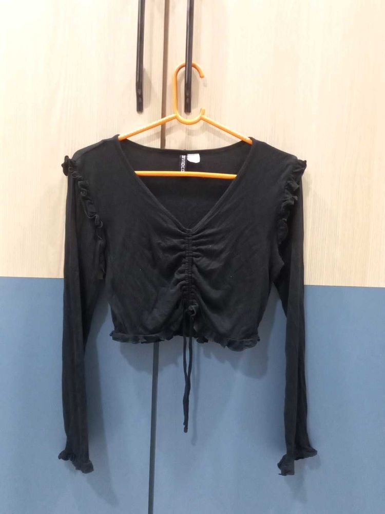 Chic Black Ruched Long Sleeve Crop Top