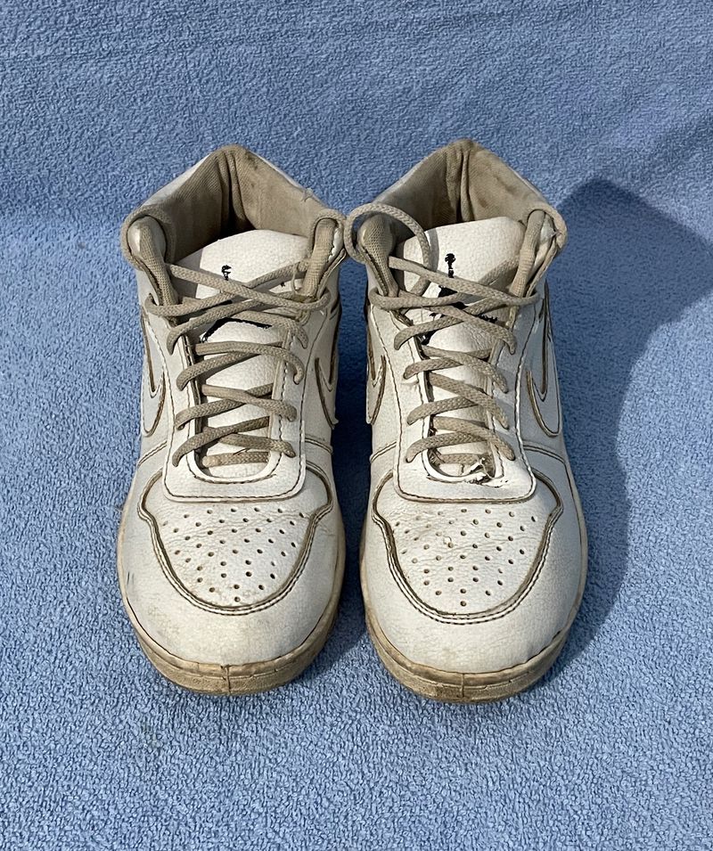 MID TOP WHITE SNEAKER