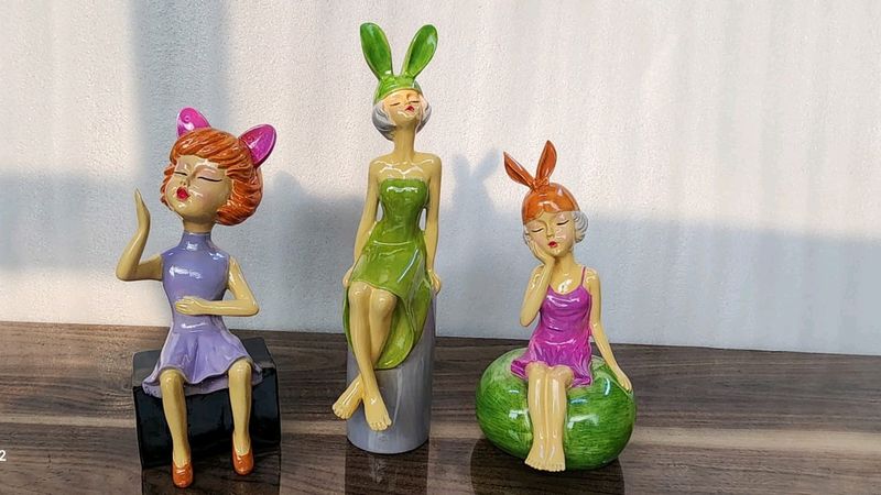 Set Of Girls Statue