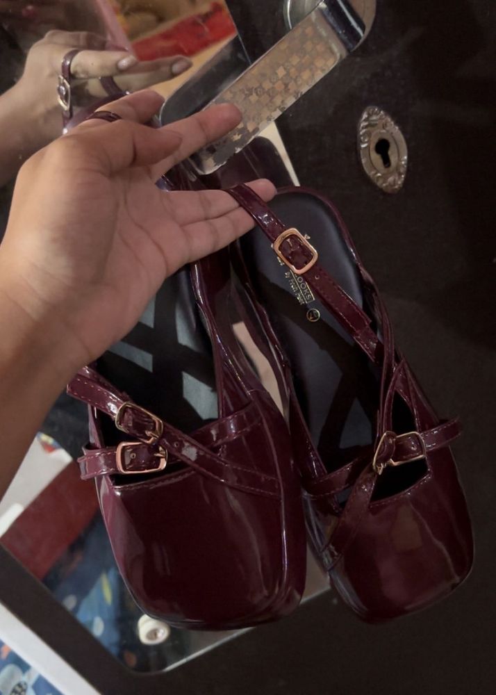 Chic Burgundy Patent Baddies heel