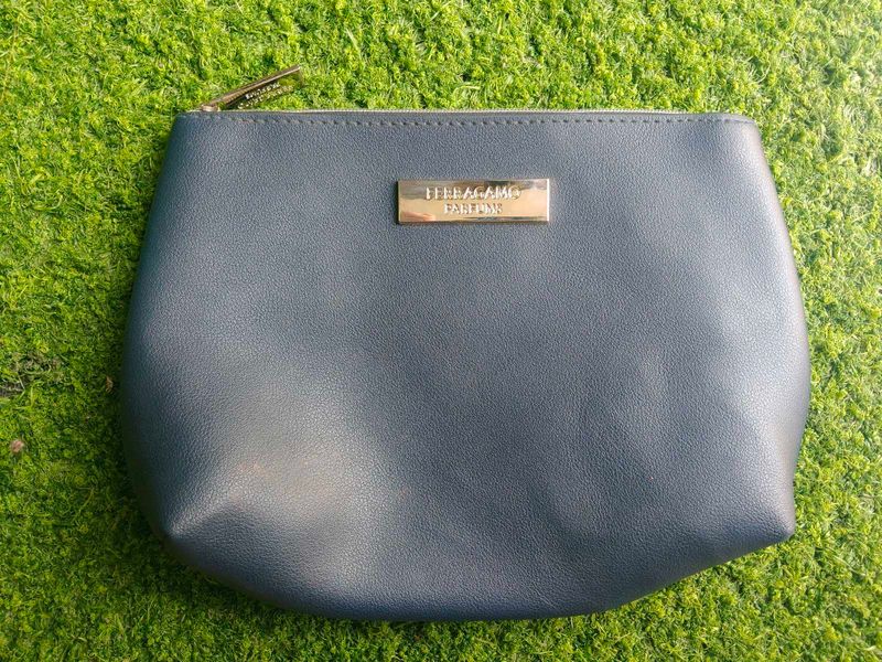 Ferragamo Parfums Premium Navy Blue Zipper Pouch –