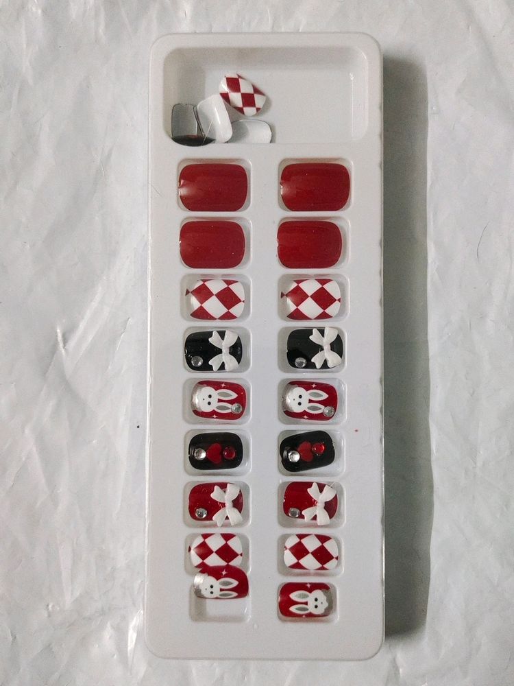 Korean Poligel Nails (Set Of 24 Pieces)