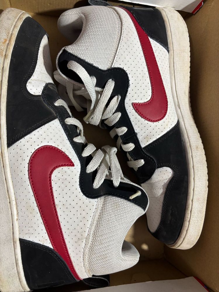 UK-10 Nike Men Borough Sneaker