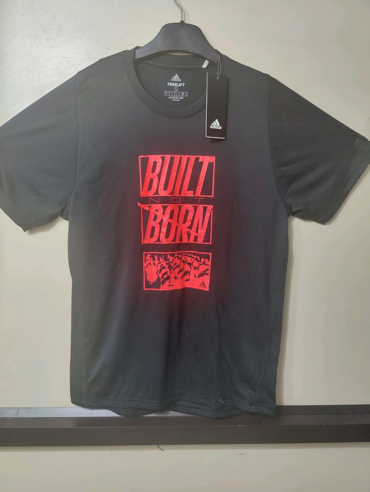 Adidas Men's Casual Tshirt. New With Tag.. Good