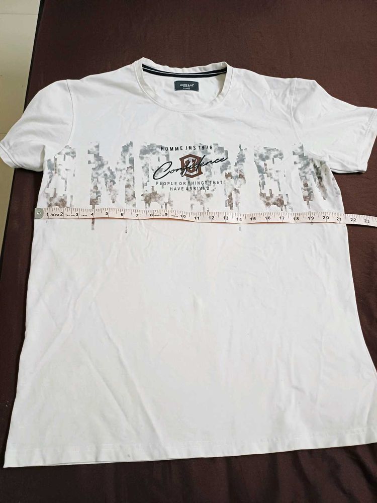 Stylish Men's White Graphic T-Shirt