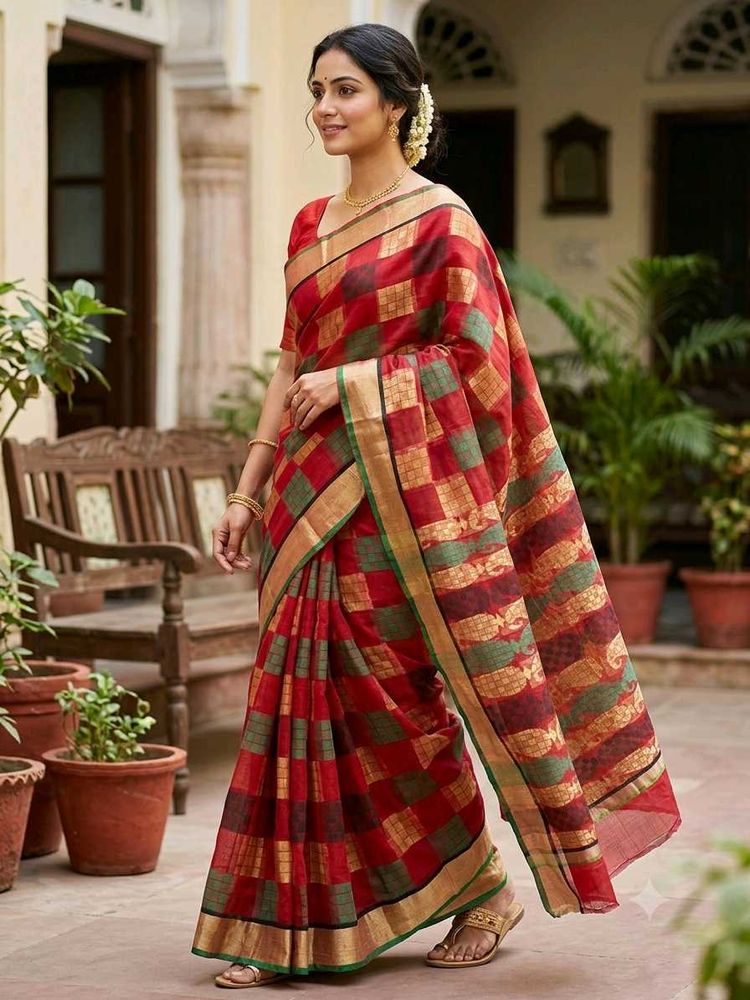 Traditional Red Taant Saree with Paisley Motifs