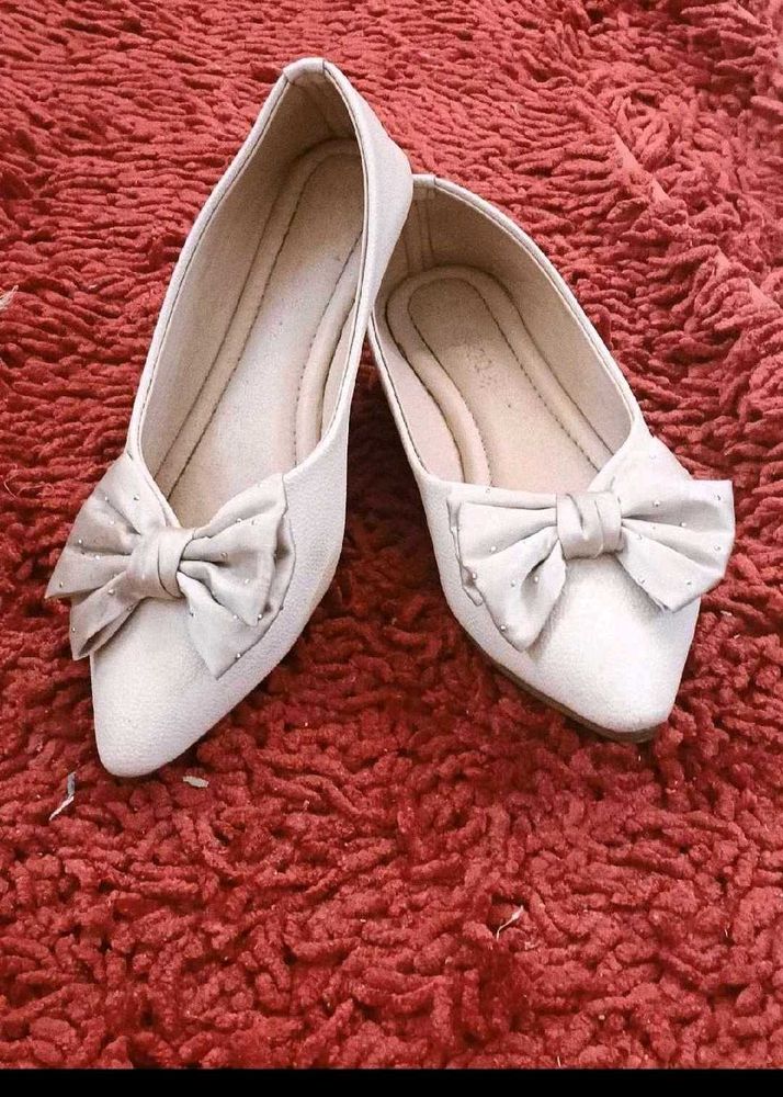 2. Beautiful bow ballerina flats for women
