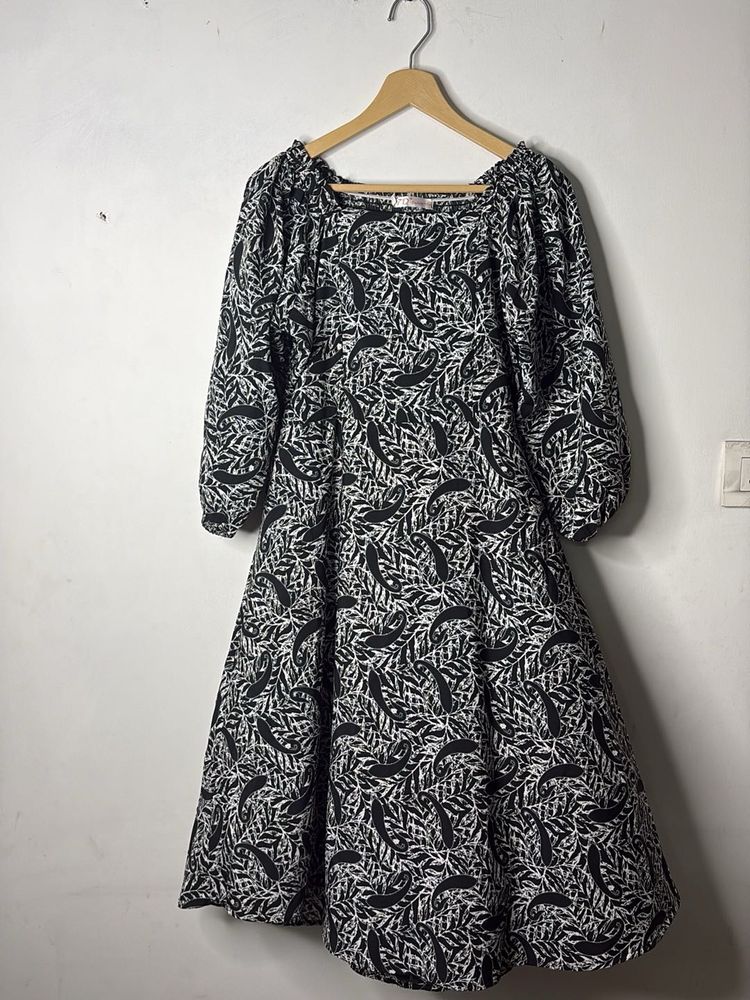 Monochrome Leaf Print Midi Dress