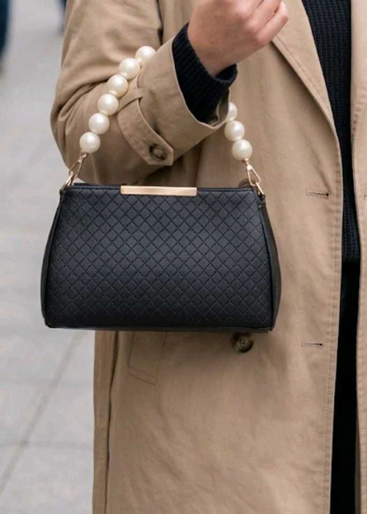Chic Black Slingbag with Pearl Handle