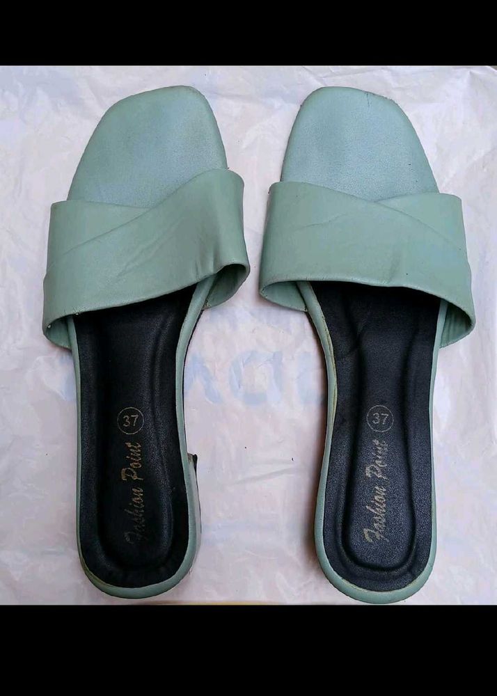 casual everyday wear flats