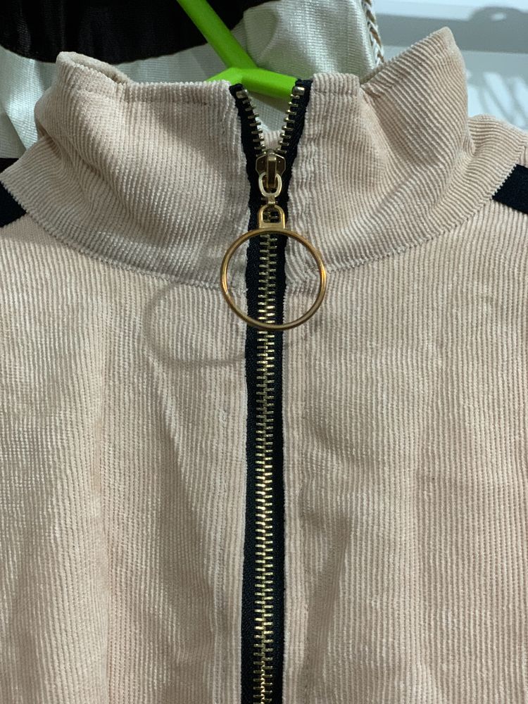 Full Neck Half Sweatshirt
