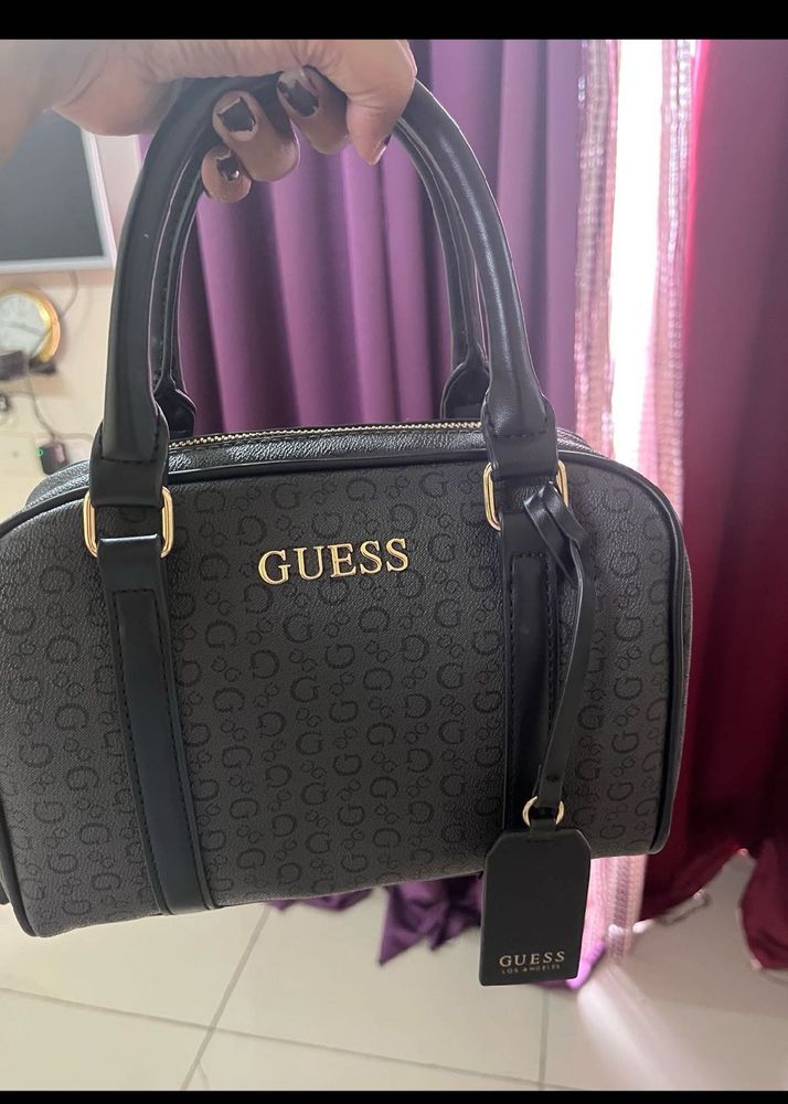 Authentic Guess Satchel Bag With Freebie ba❤️