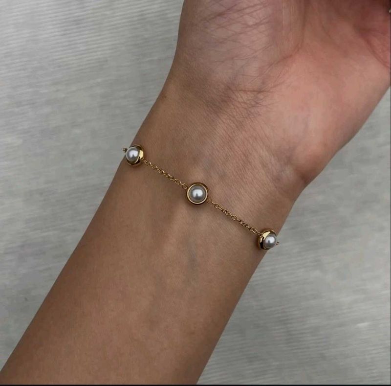 Elegant Pearl Beaded Bracelet