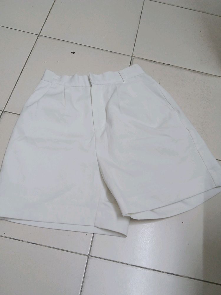 Woman White Shorts