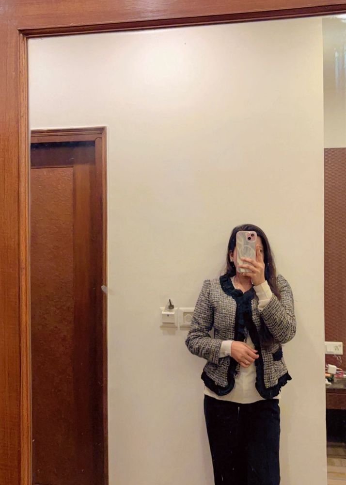 Chic Tweed Cropped Jacket