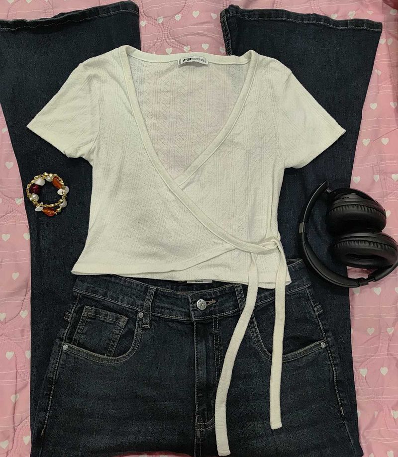 🤍 White Textured Tie-Front Top