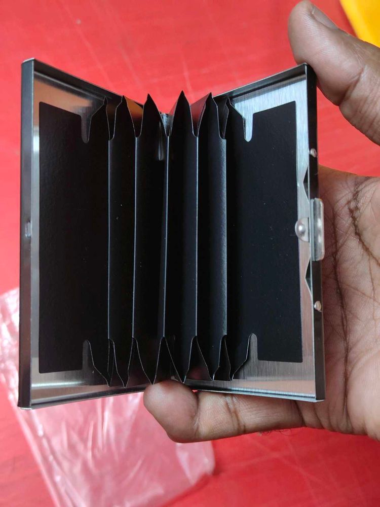 Black Metal Six-Slot Card Holder
