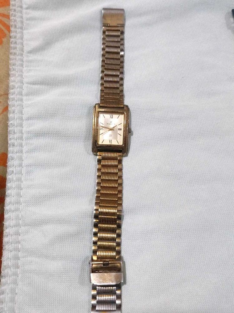 Classic Gold Tone Square maxima Watch