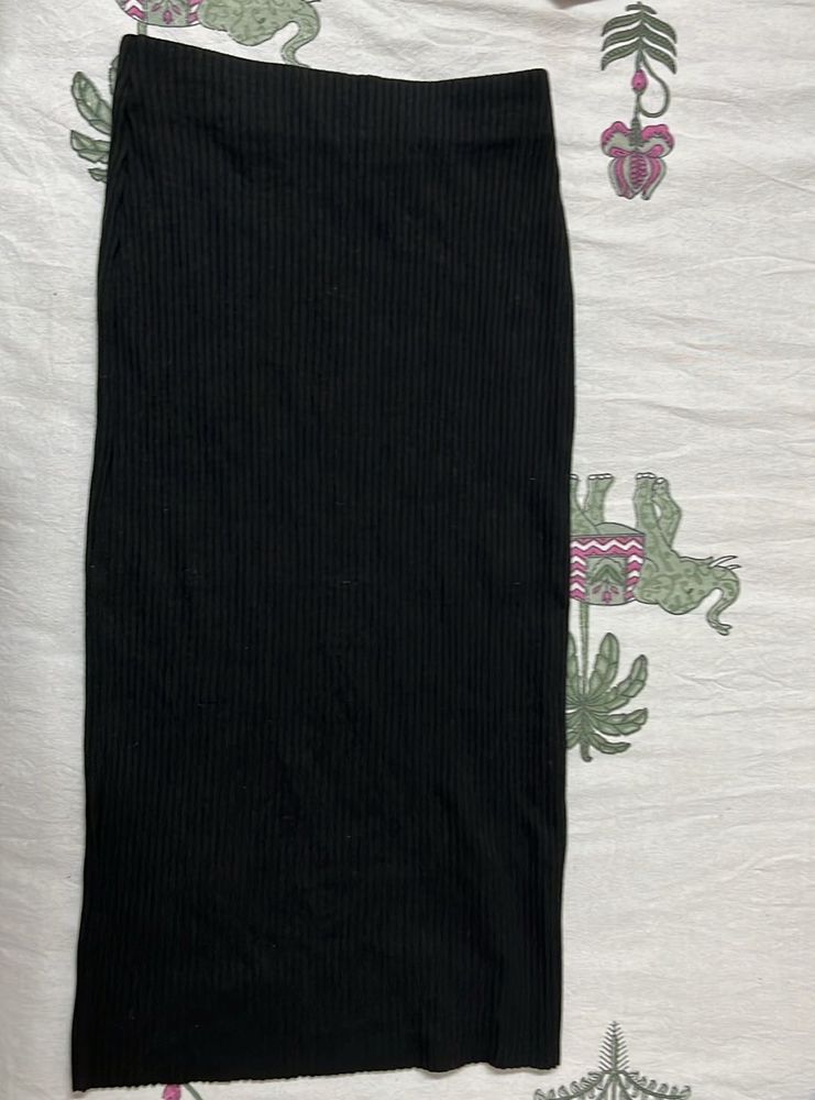 Ribbed Black Midi Skirt