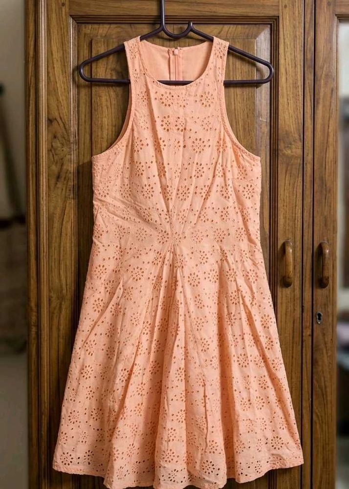 Women's Peach Schiffli Embroidered Sleeveless Fit
