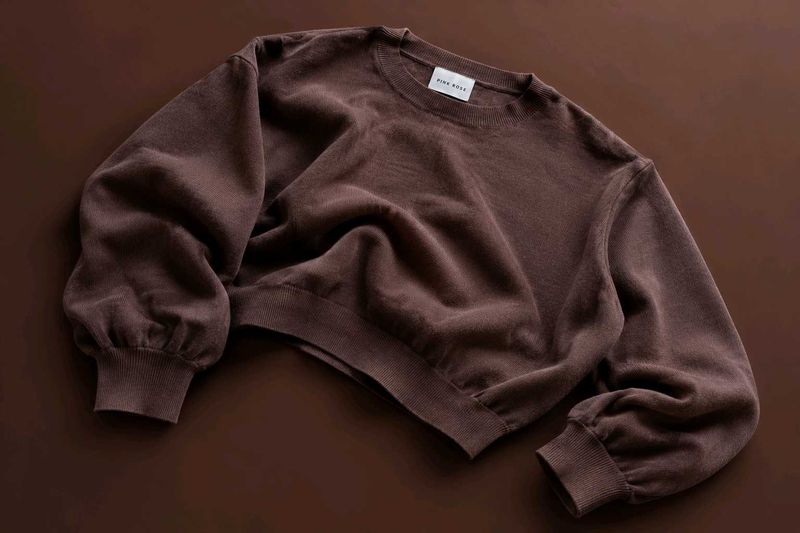MOCHA BROWN CROPPED CREW NECK SWEATSHIRT