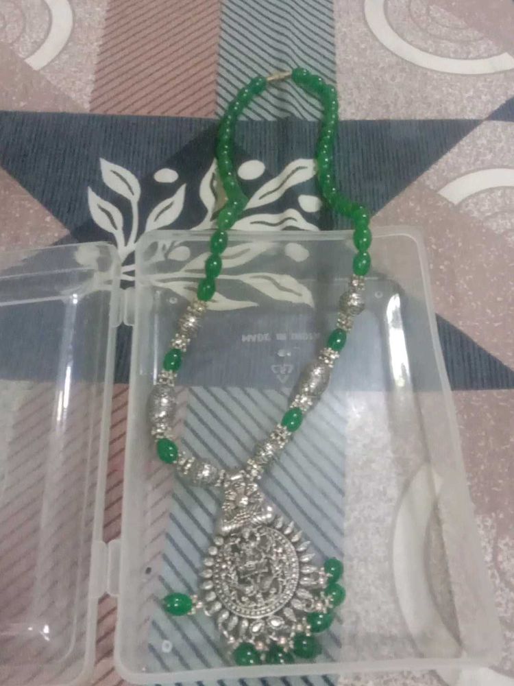 Elegant Green Beaded Necklace Set
