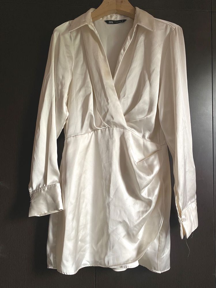 🤍 Elegant Zara satin wrap dress 🦢 🫧