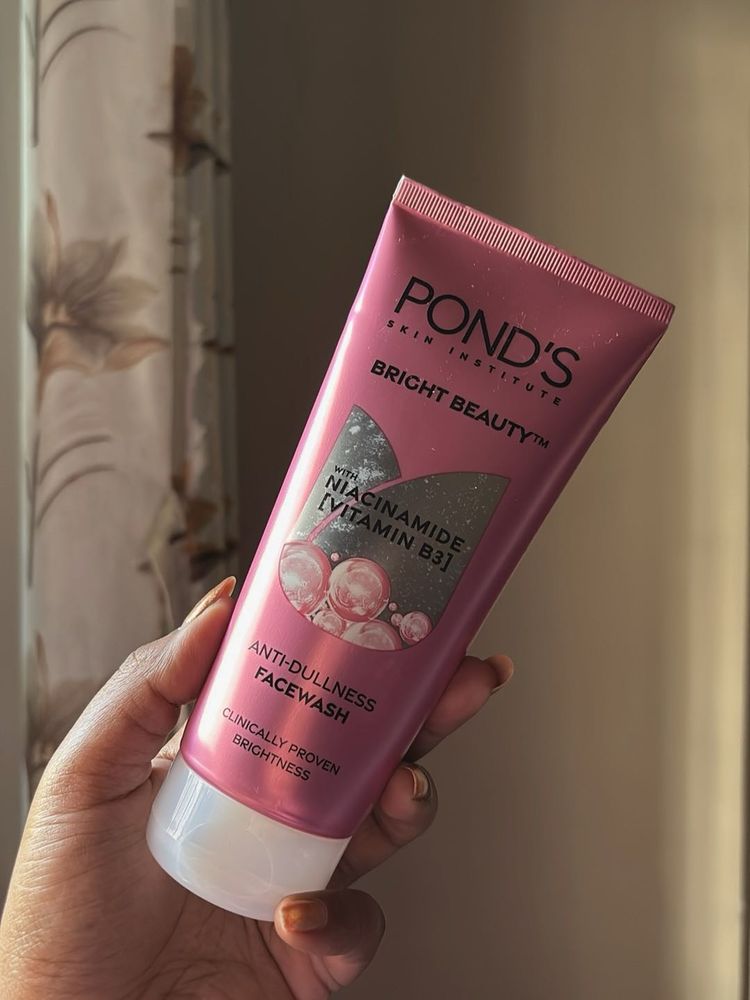 Pond's Bright Beauty Facewash
