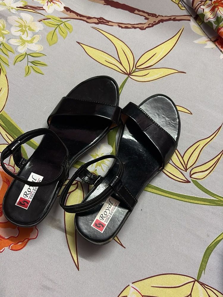 Stylish Black Flat Sandals