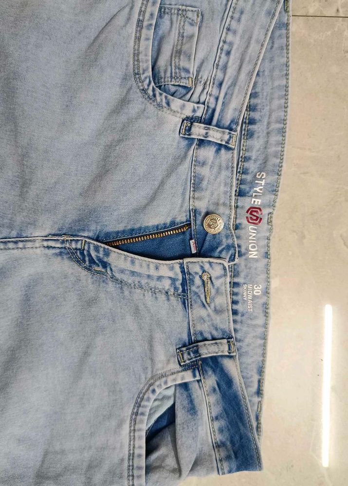 Light Wash Mid-Waist Skinny Jeans